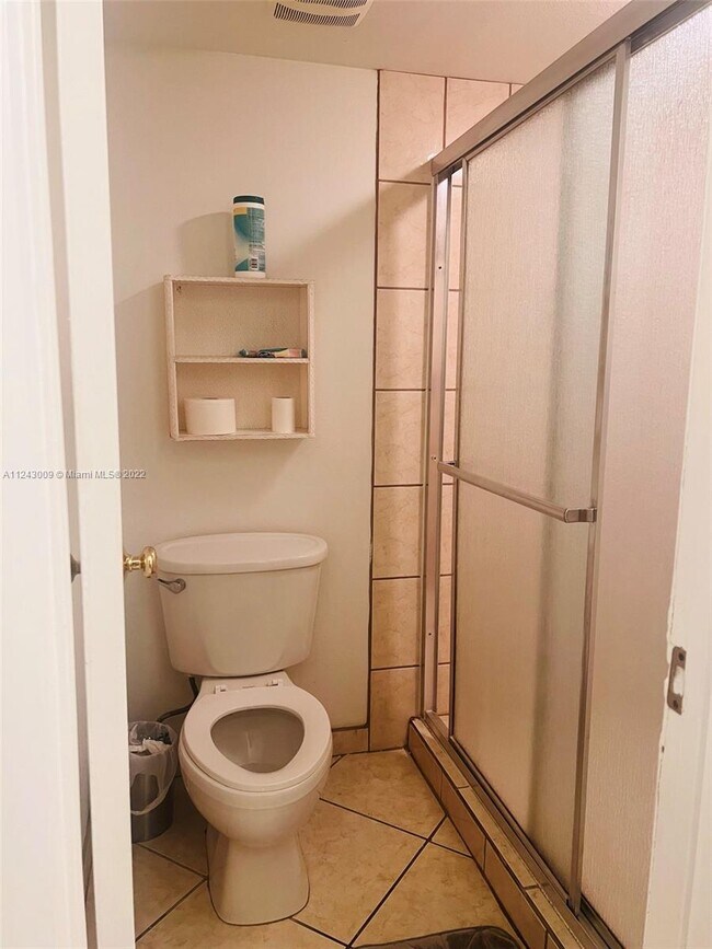 Building Photo - 5080 SW 64th Ave  307 Davie Fl 33314