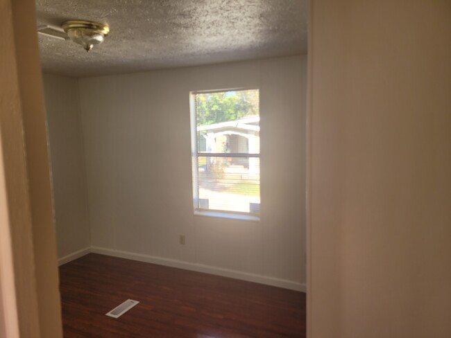 Unit 1 front bedroom pic1 - 716 N Houston Lake Blvd