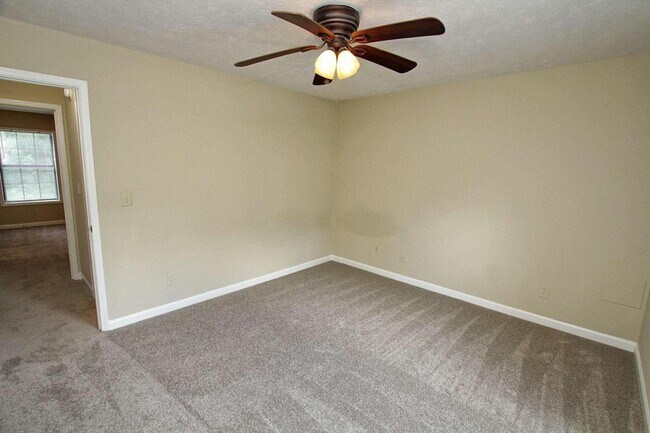 Foto del edificio - 716 Greenvale Rd NW