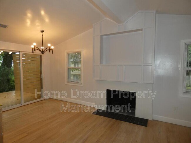 Foto del edificio - 3425 Spring Dr