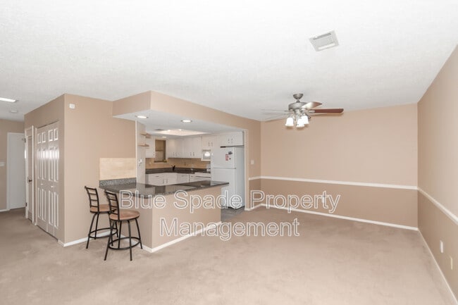 Building Photo - 2106 Palmyra Dr