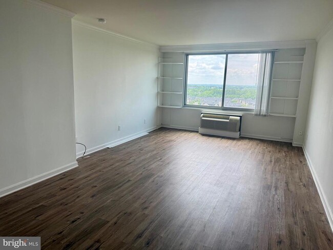 Foto del edificio - 9701 Fields Rd