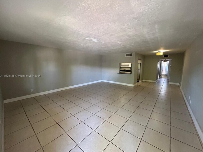 Foto del edificio - 1855 NE 121st St