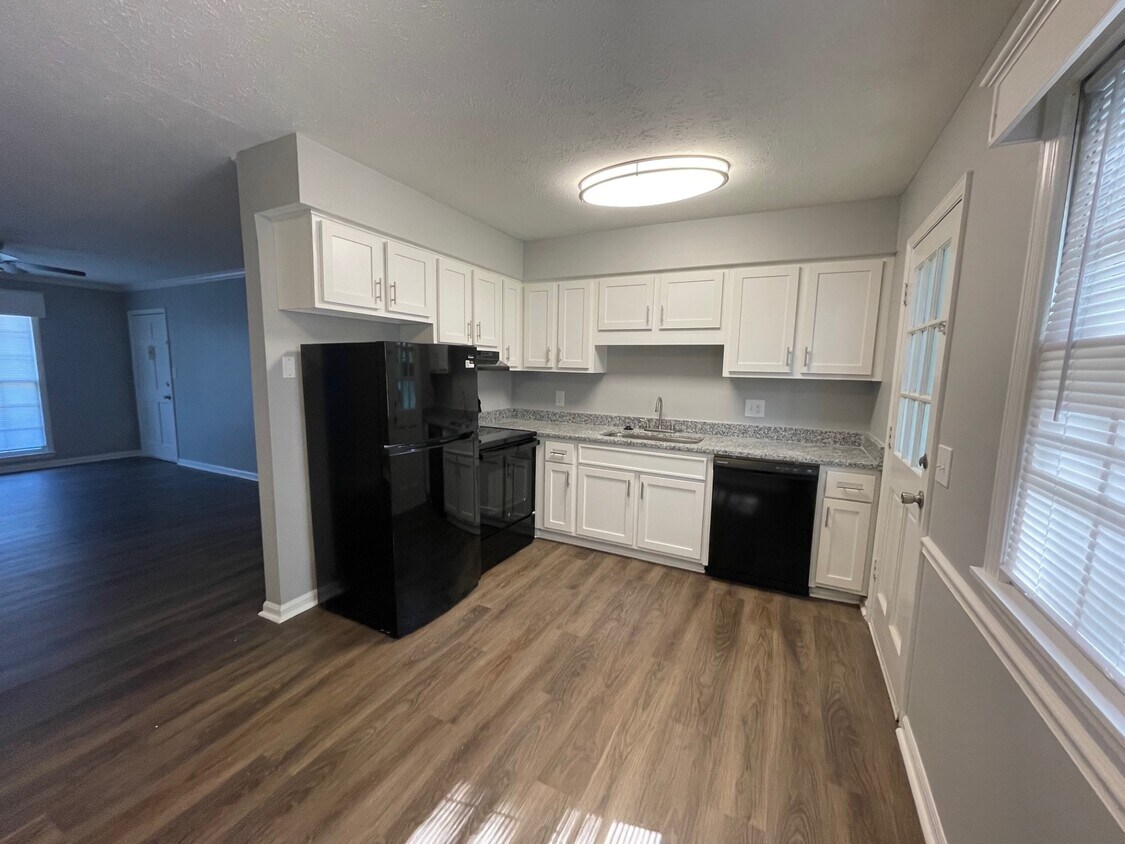 Colonial Arms Apartments Apartments in Opelika, AL