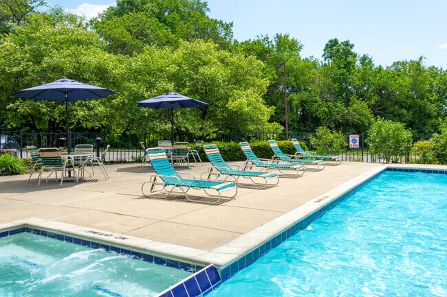 Swimming Pool - Parc Pointe Apartments