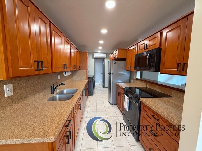 Building Photo - 4 Bedroom 2.5 bathroom Townhome in Kaholo ...