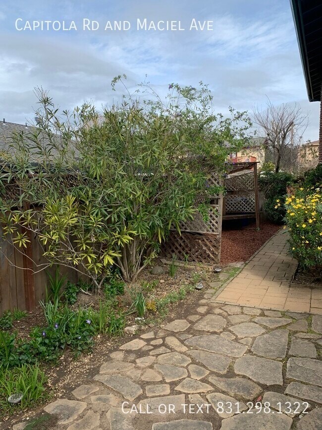 Building Photo - Centrally located 3 bed 2 bath with garage