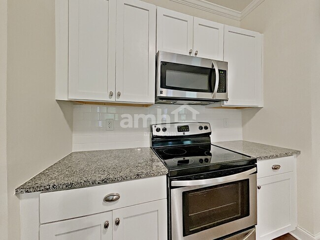 Building Photo - 2750 Freemont St