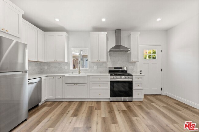 Building Photo - 8017 Airlane Ave