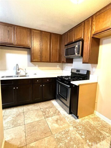 Foto del edificio - 530 Golden Springs Dr