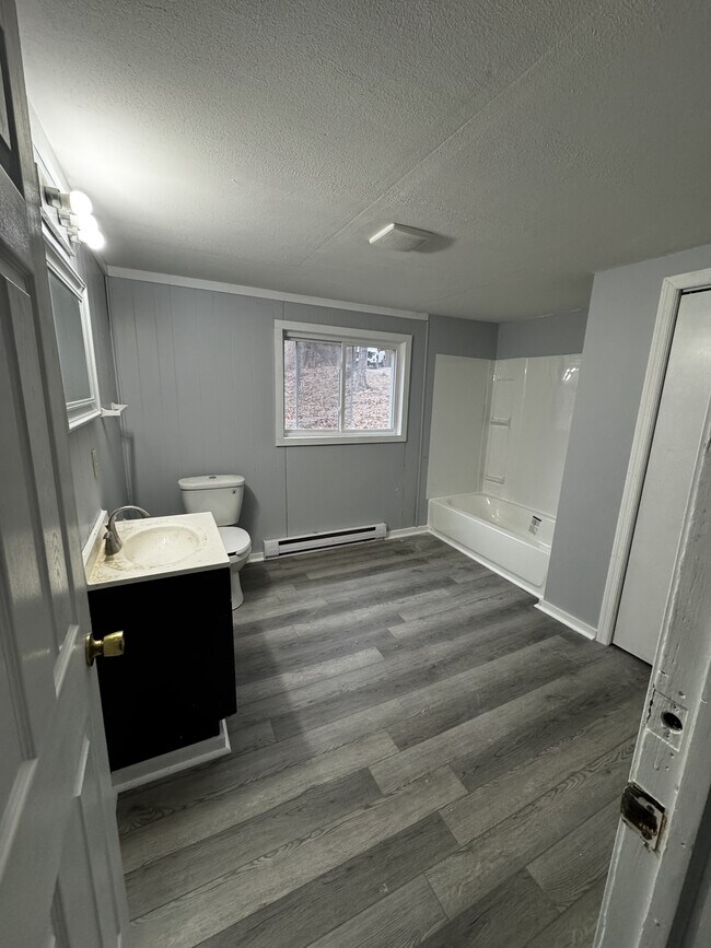 Foto del edificio - 149 Hemlock Ln
