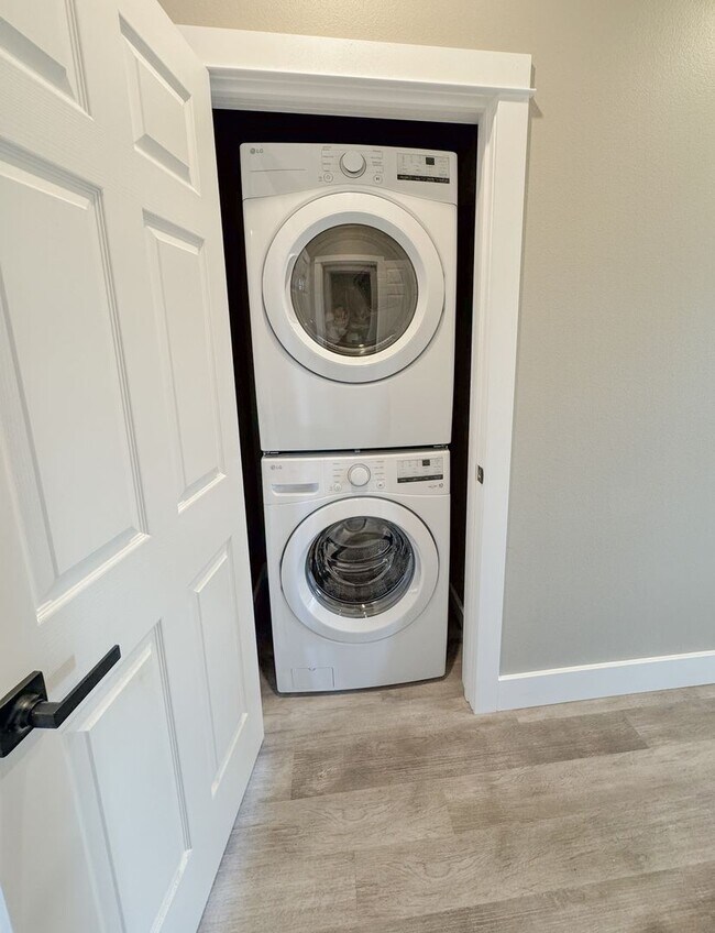 Foto del edificio - Pet Friendly 2 bed/ 2 bath unit at Soldier...