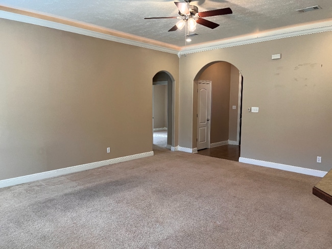 Building Photo - 117 W Tyler Ln