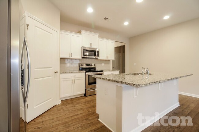 Building Photo - 453 All Seasons Dr