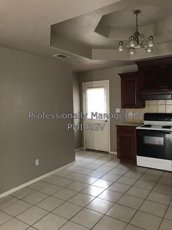 Building Photo - 809 W Bronze Dr