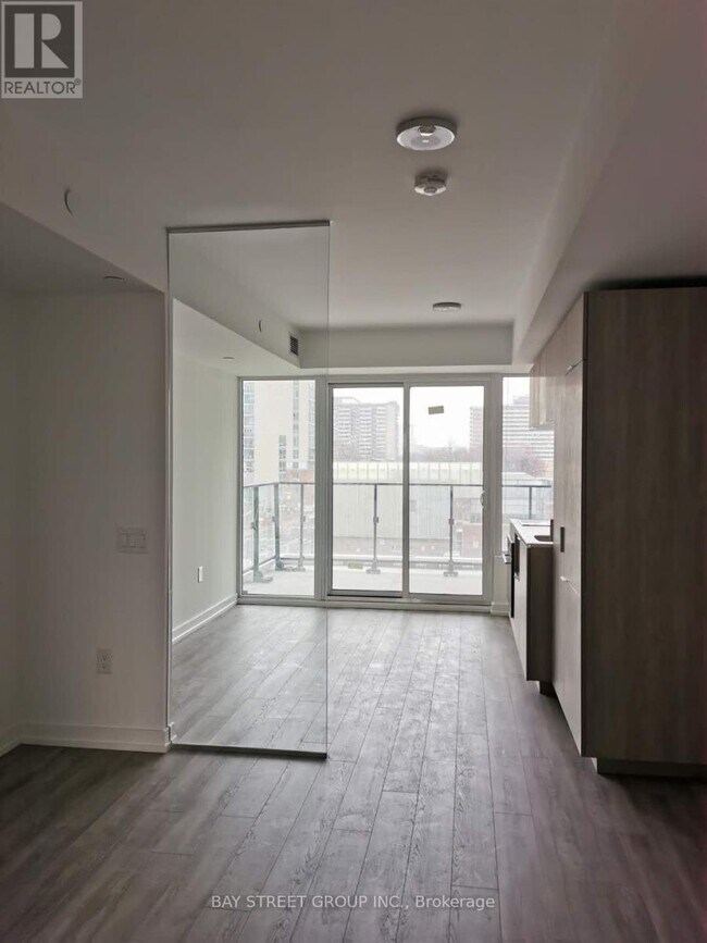 Building Photo - 77 Shuter St