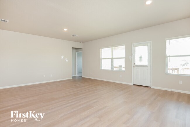 Foto del edificio - 13011 Thyme Wy