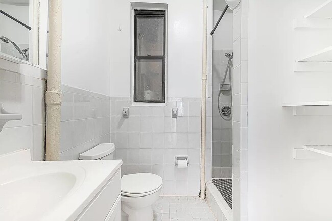 Building Photo - 242 Mulberry Street
