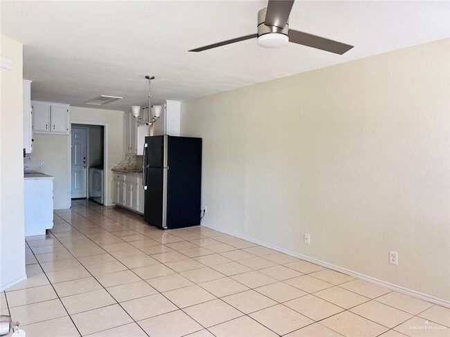 Building Photo - 16 Tulip Ave