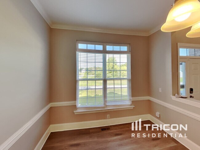 Building Photo - 108 N Honey Locust Dr