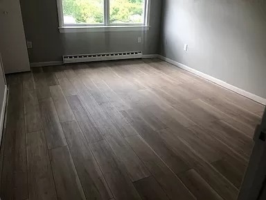 Building Photo - Renovated Townhouse with Garage