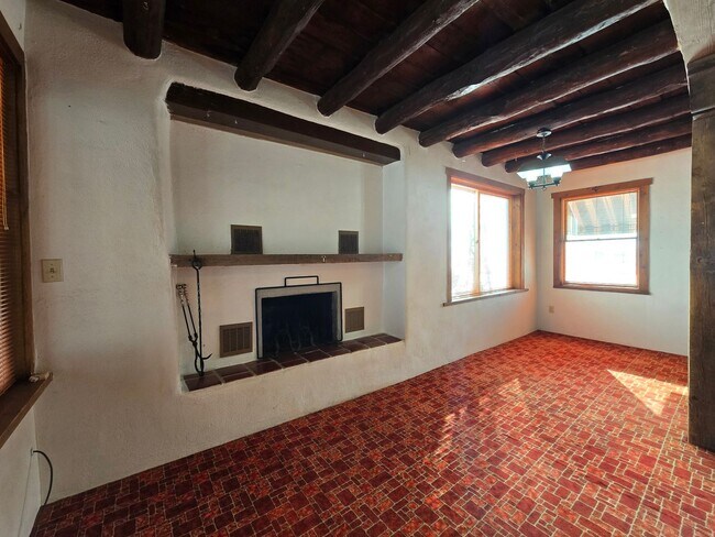 Foto del edificio - 27633 W Frontage Rd