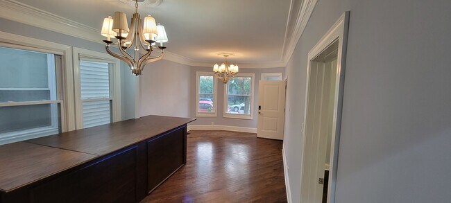 Foto del edificio - 6119 N Wolcott Ave
