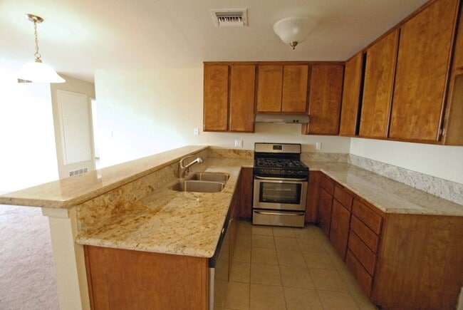Foto del edificio - 17330 Chatsworth St