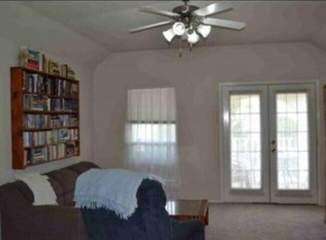 Foto del edificio - 10025 Cherry Hill Ln