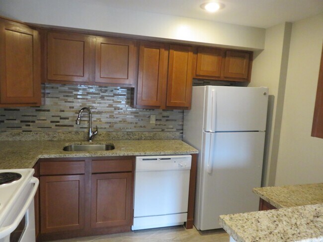 Building Photo - 2807 Lincoln Way