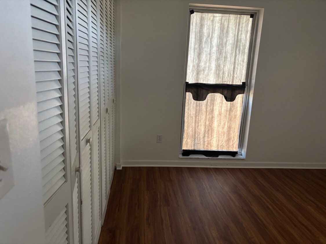Foto principal - 6453 Skyline Ct