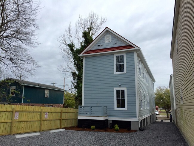 Building Photo - 109 Hanover St