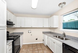 Building Photo - 8115 Jefferson Park Dr