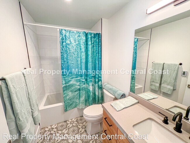 Building Photo - 2 br, 2.5 bath House - 223 1st Street