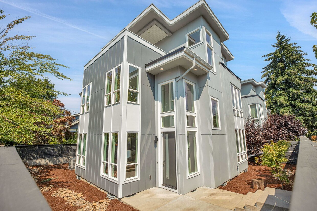Foto principal - Urban Modern 5 Bedrooms, 3 1/2 Bathrooms, ...