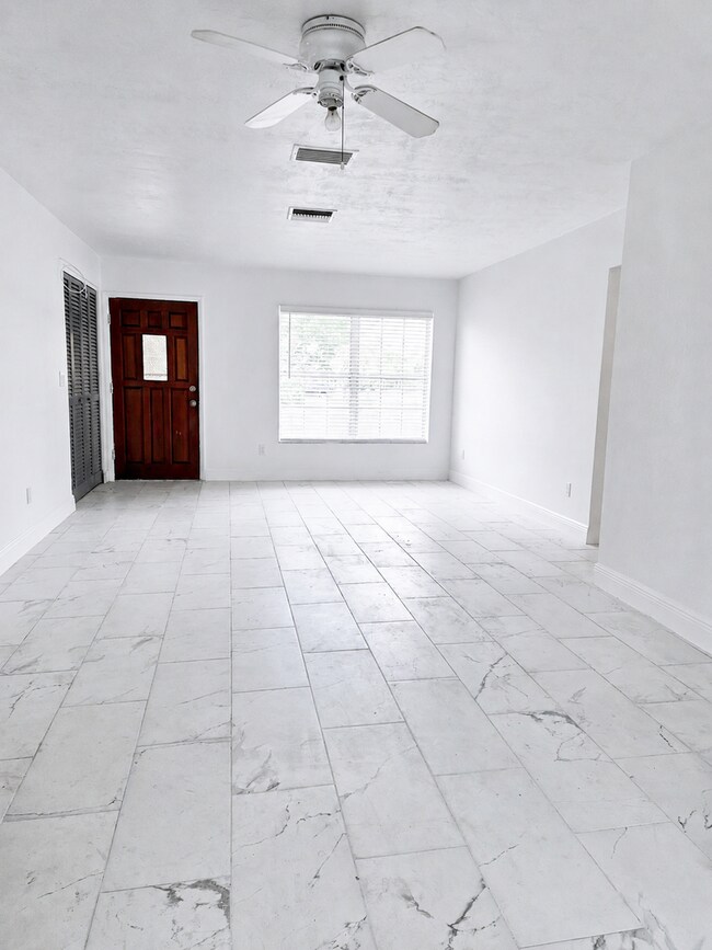 Foto del edificio - 1315 E Hancock Dr