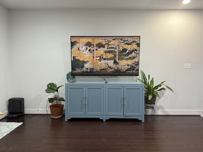 Foto del edificio - Spacious 4BR Townhome with 2-Car Garage & Balcony | Prime Clarksburg Location Near I-270