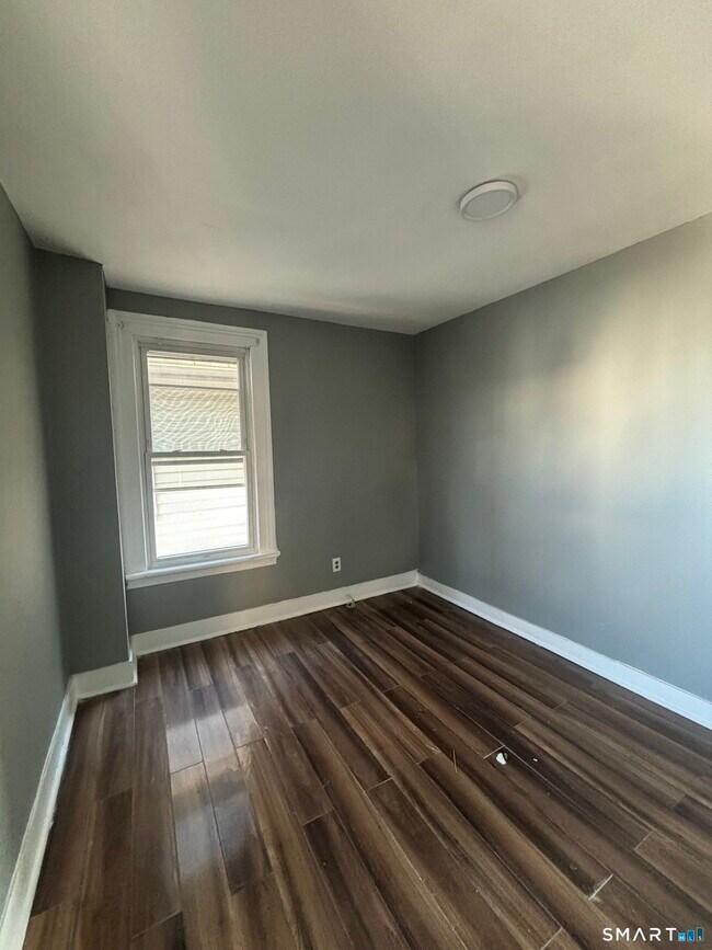 Building Photo - 295 Shelton St