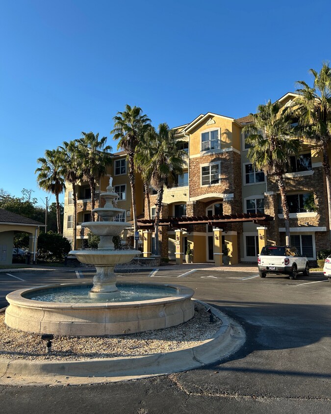 Foto principal - 8539 Gate Pkwy W