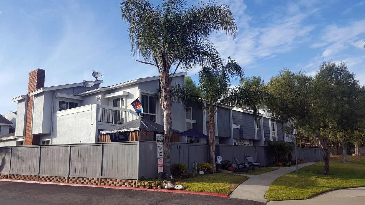 END UNIT - 600 Rainier Way