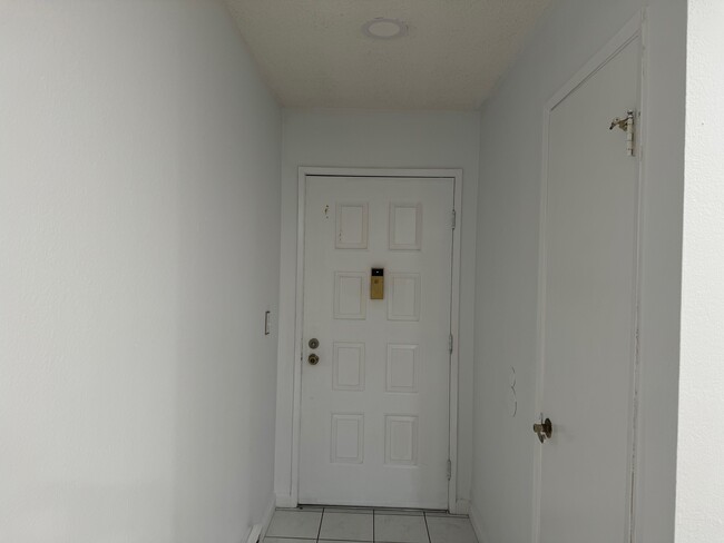 Foto del edificio - 1063 N Abbott Ave