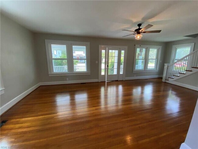 Foto del edificio - 316 Roselynn Ln