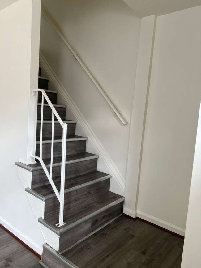 Foto del edificio - 8202 Tomlinson Ct