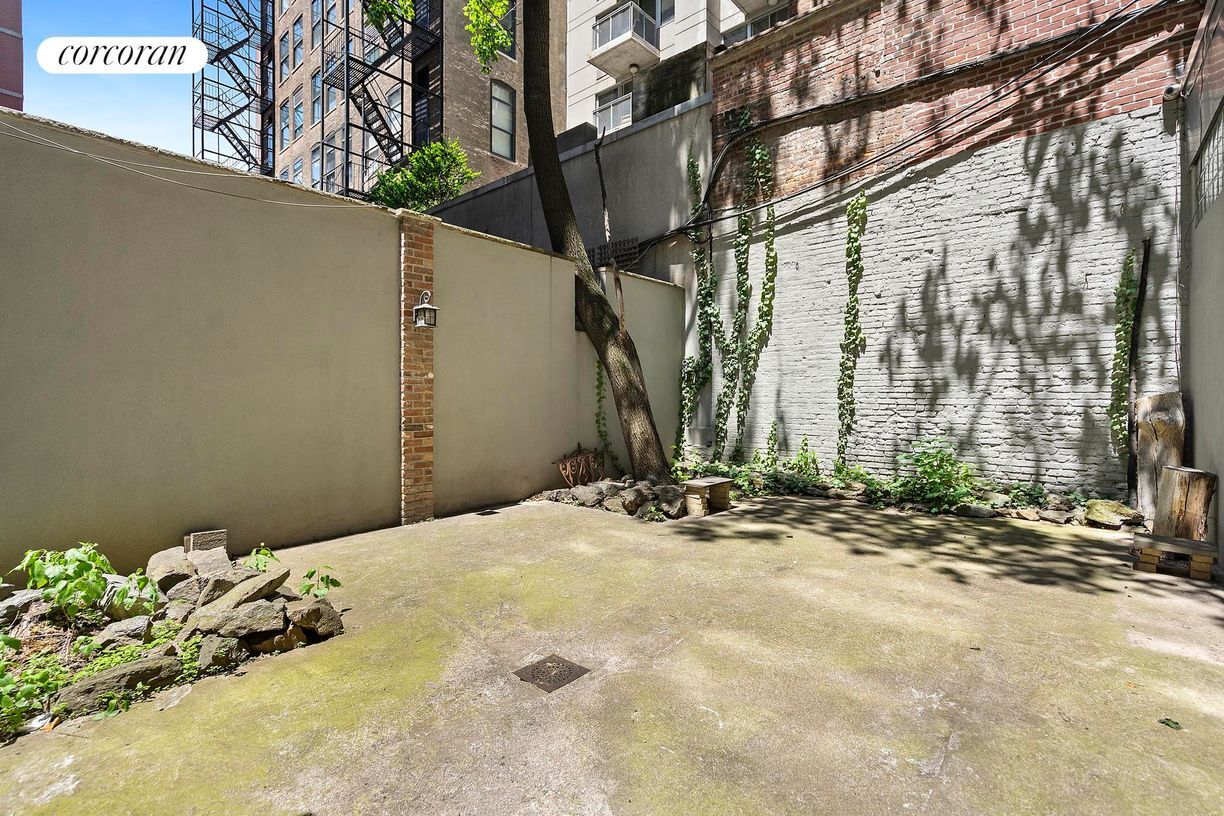 Primary Photo - 145 W 21st St