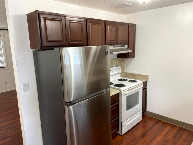 Kitchen - 417 S 66th Ave