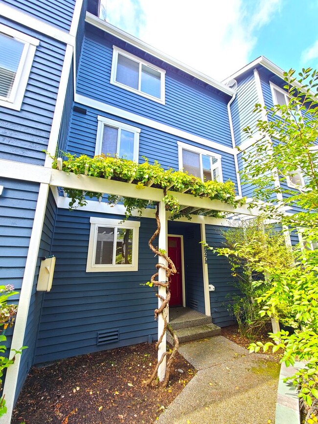 Building Photo - 6527 35th Ave NE