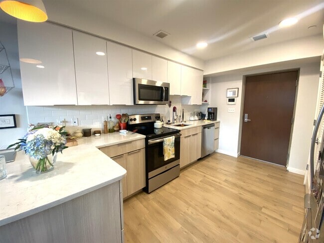 Building Photo - 13 Soden St