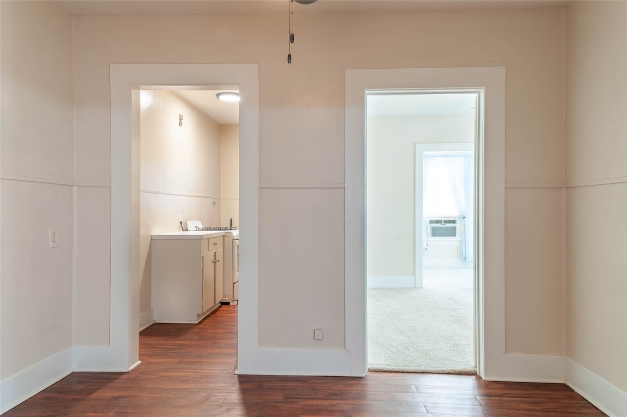 Building Photo - 405 W Clay St