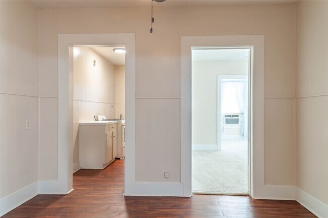 Foto del edificio - 405 W Clay St