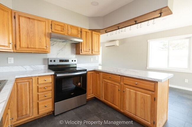 Building Photo - Charming Remodeled Home in Downtown Redmon...